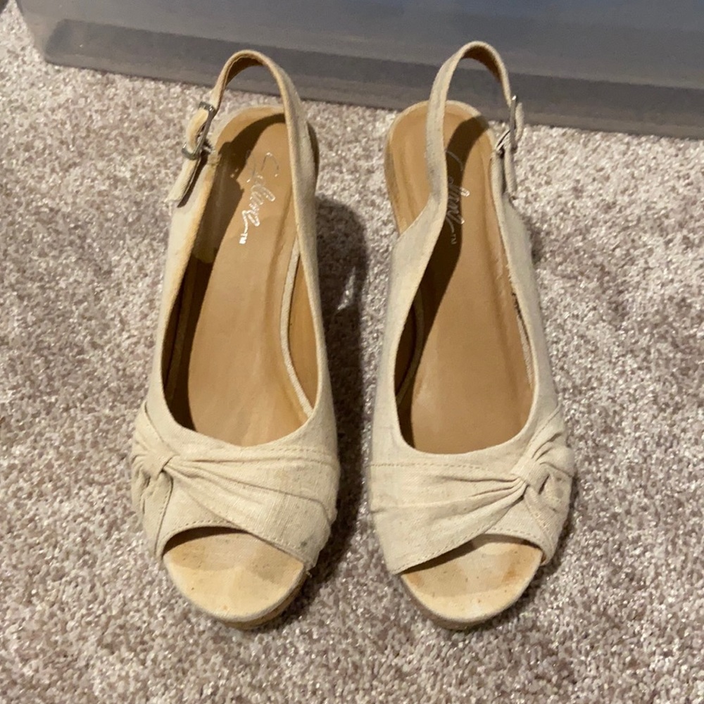 Solanz Beige Knot Wedge